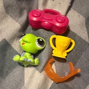 Turtle littlest petshop 2/15$